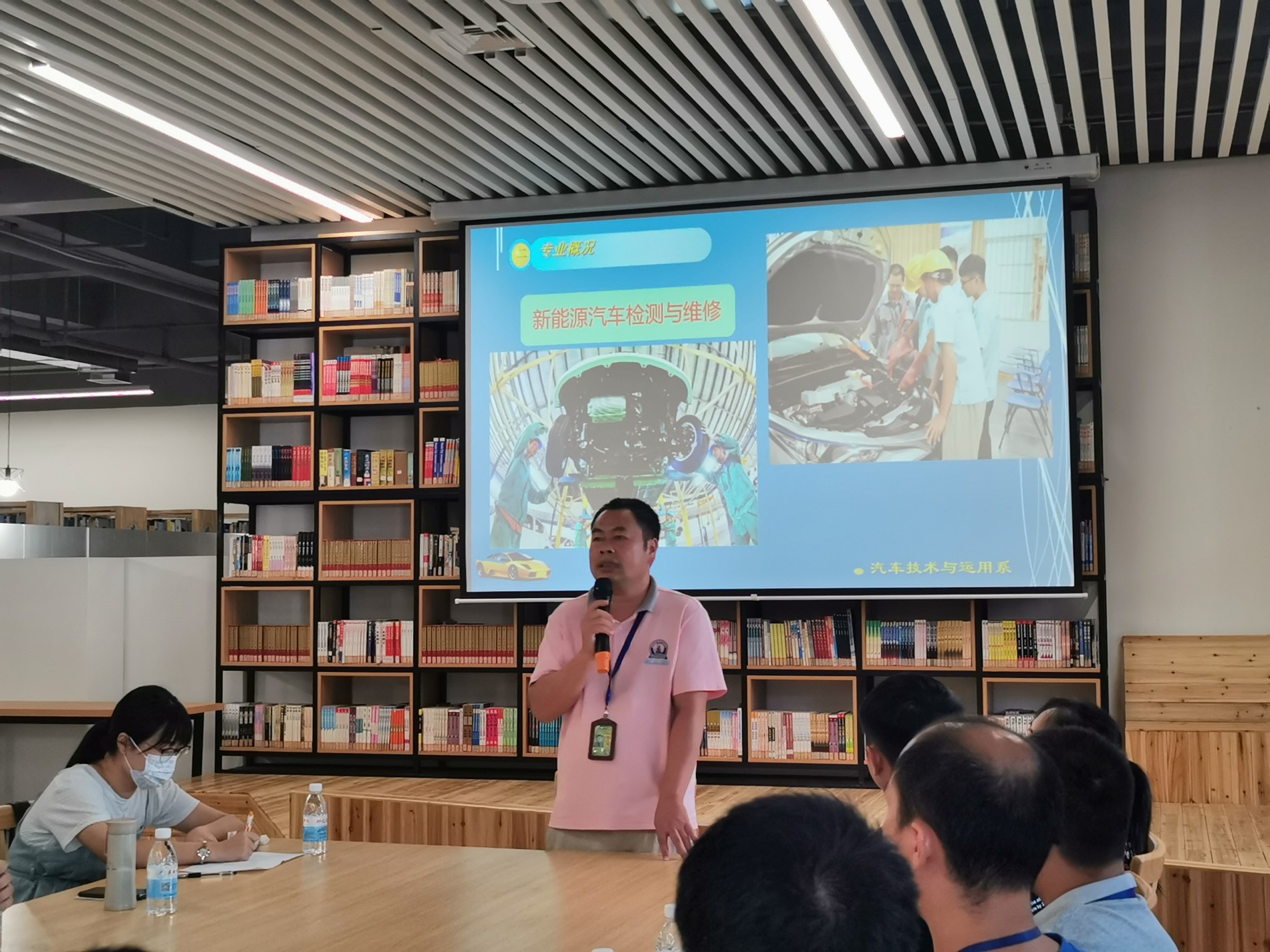 汽车系副主任莫心福主讲新能源汽车技术专业.jpg