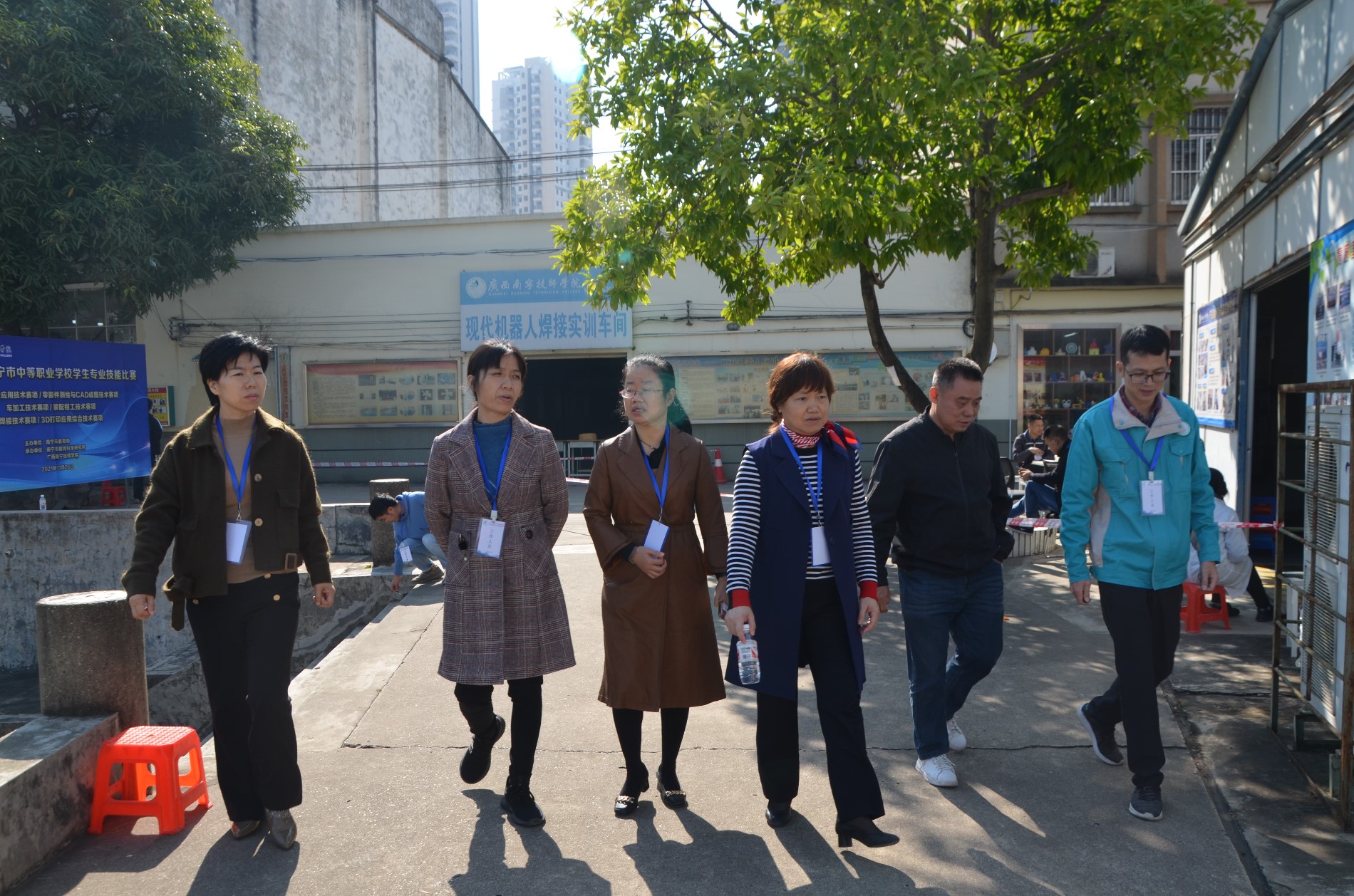学院副院长韦小延等一行到赛场指导工作.JPG