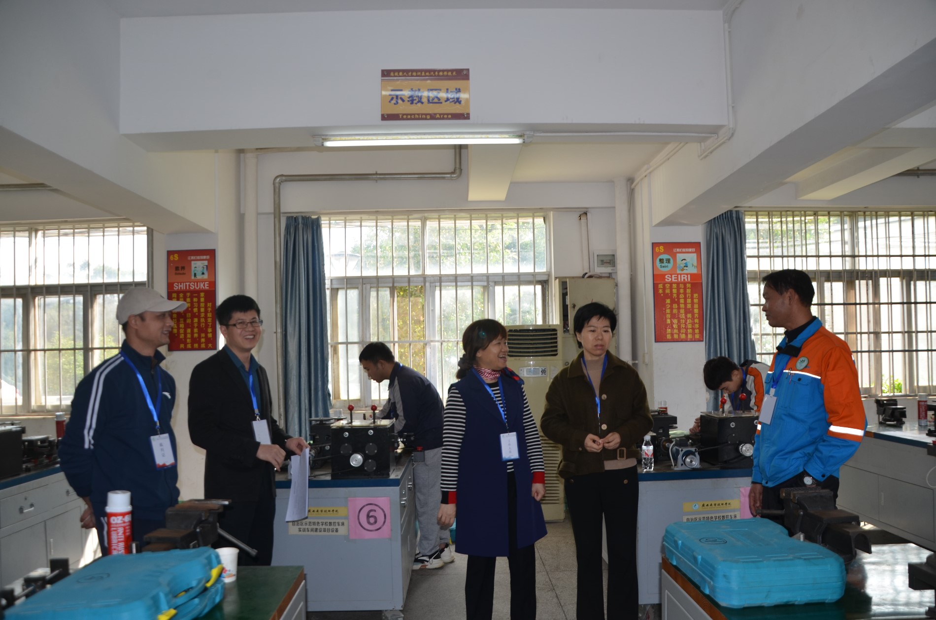 学院副院长韦小延等一行到赛场指导工作1.JPG