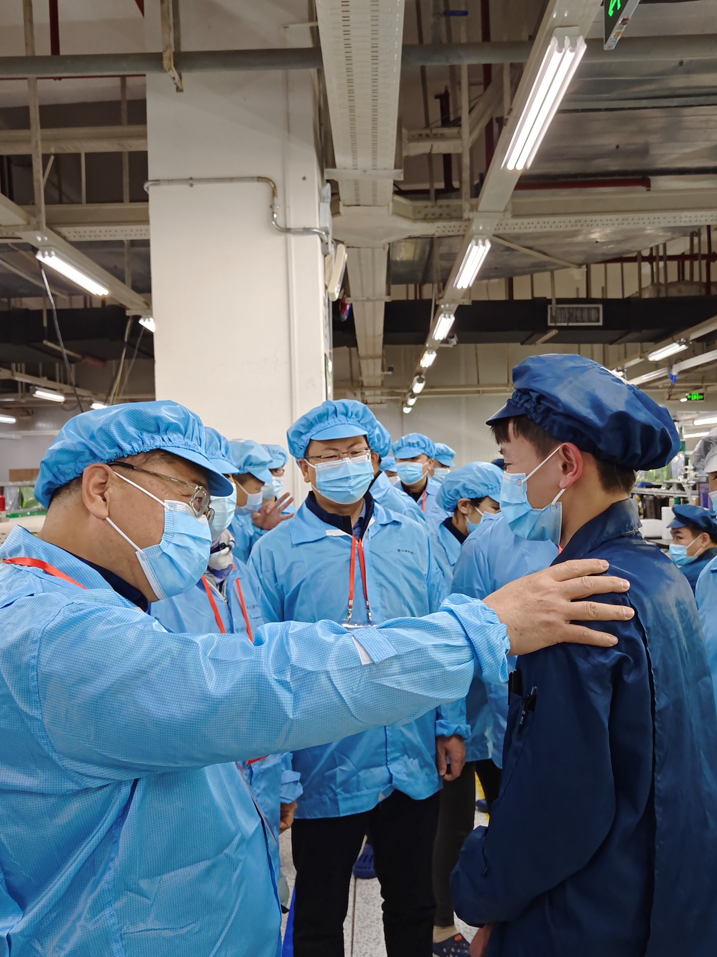 苏华清一行看望慰问在南宁富桂精密工业有限公司参加顶岗实习的学生(4).jpg