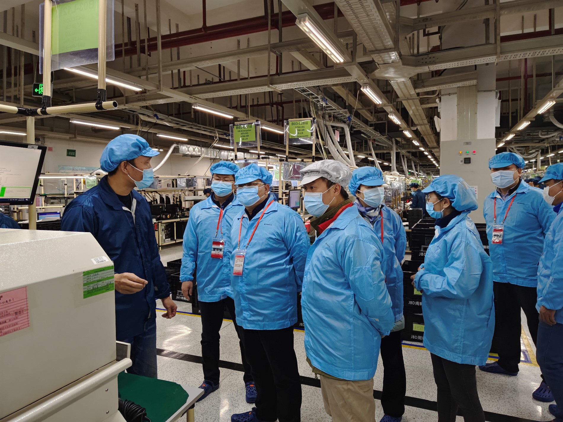 苏华清一行看望慰问在南宁富桂精密工业有限公司参加顶岗实习的学生(3).jpg
