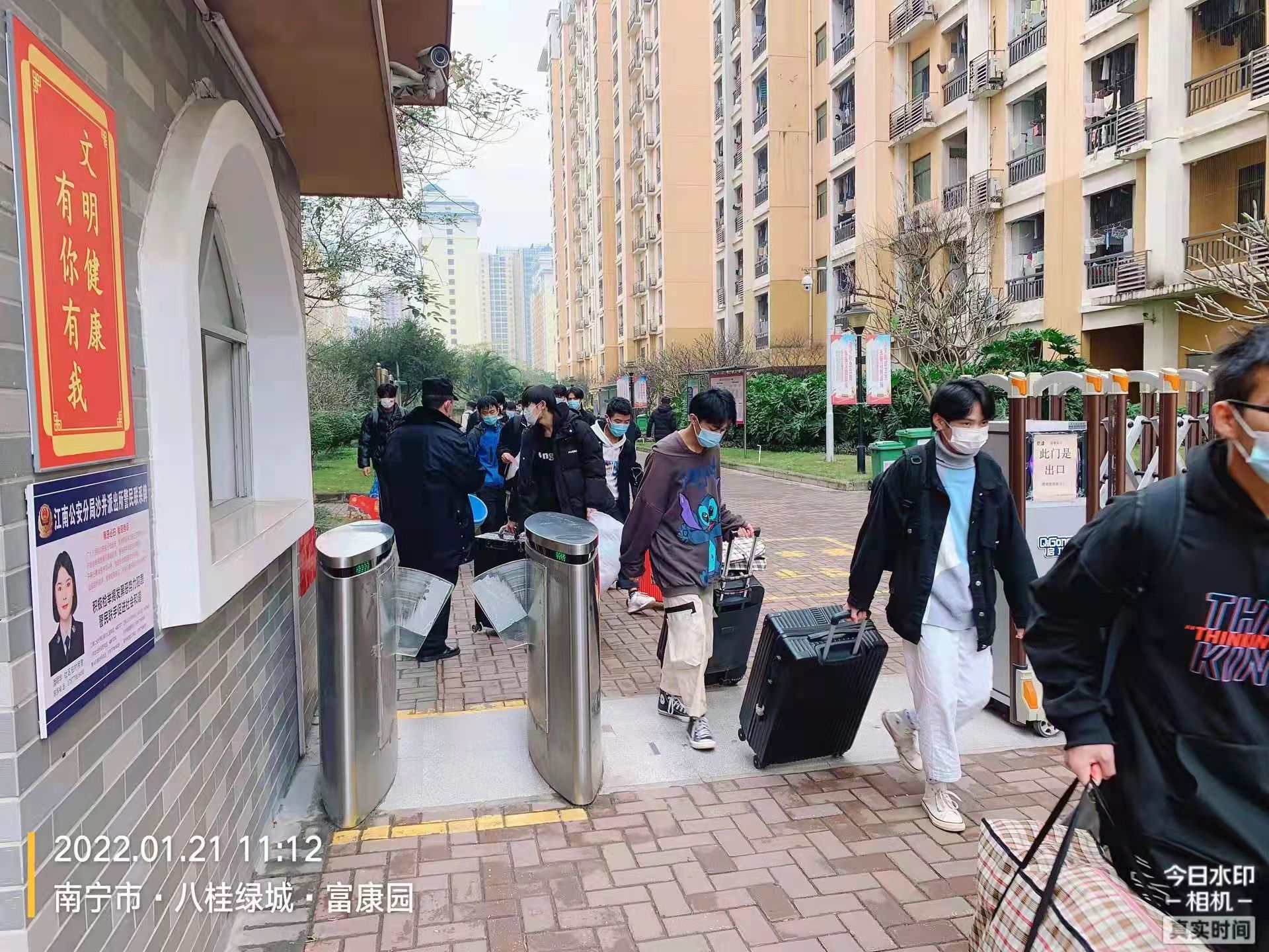 跟岗实习的同学们.jpg