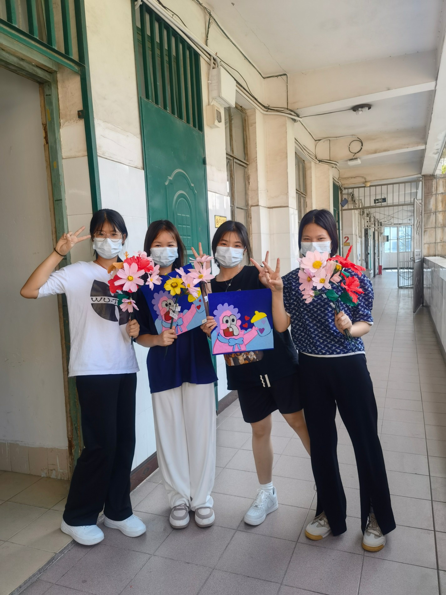 心理健康融入课堂之手工课成果.jpg