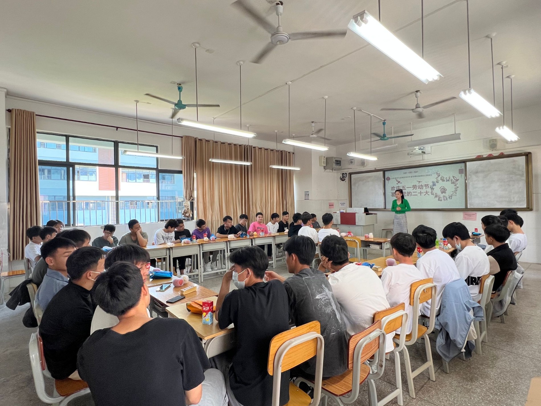 主题班会活动现场.jpg