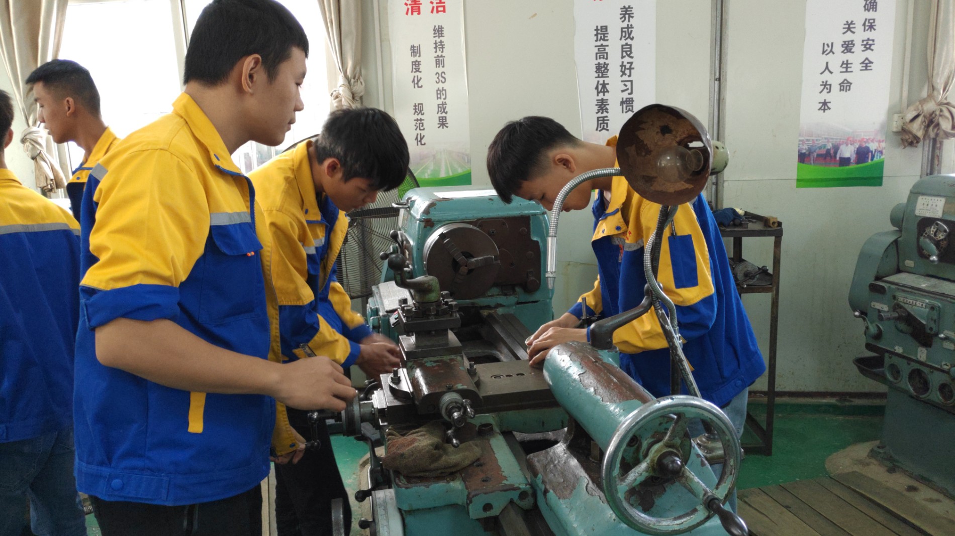 学生实训现场2.jpg