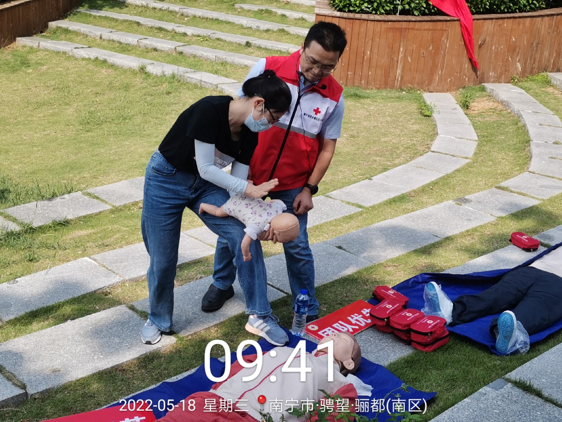 商贸服务系党员学习急救知识及实践.jpg
