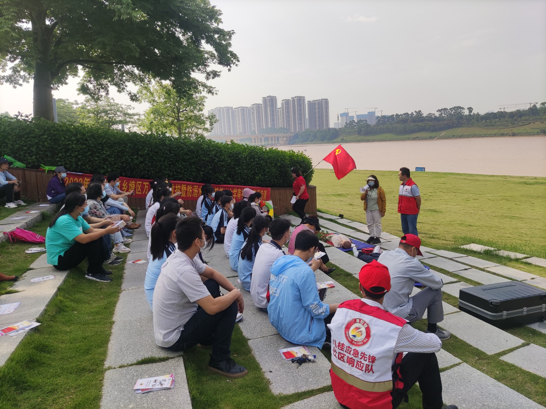 大学南社区韦亭屹的书记介绍垃圾分类知识.jpg