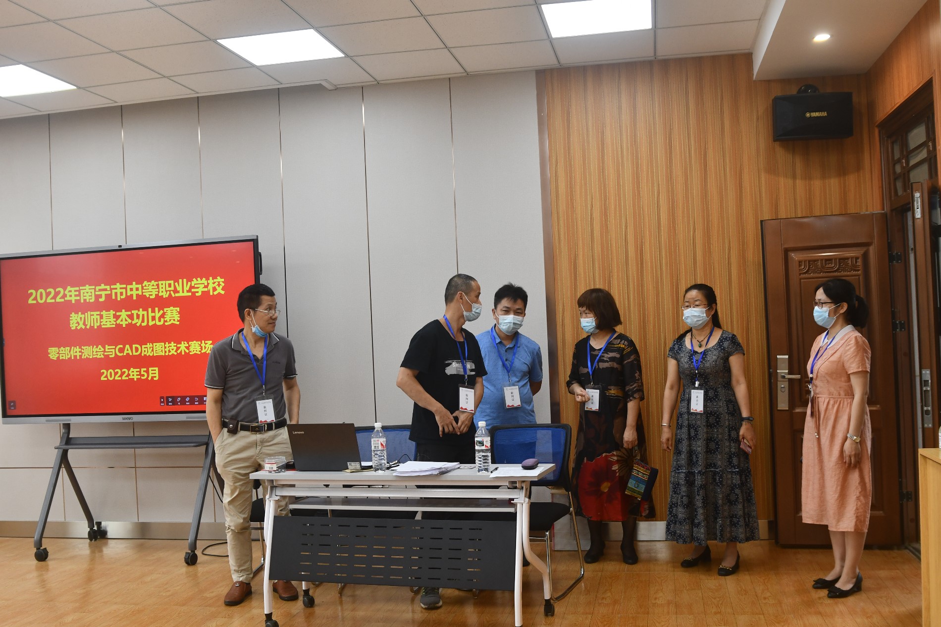 学院领导莅临比赛现场进行监督和指导.JPG