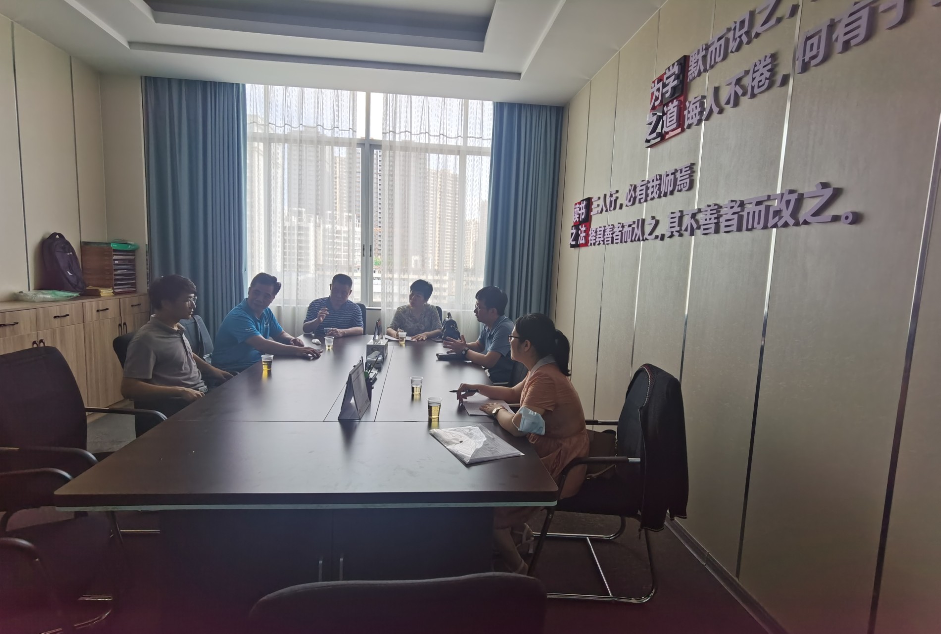 座谈会2.jpg 座谈会2.jpg