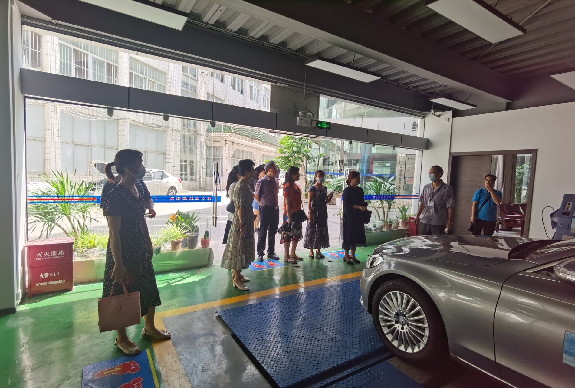 韦小延、伍美新副院长带队赴广西交通技师学院学习交流1.jpg 韦小延、伍美新副院长带队赴广西交通技师学院学习交流1.jpg