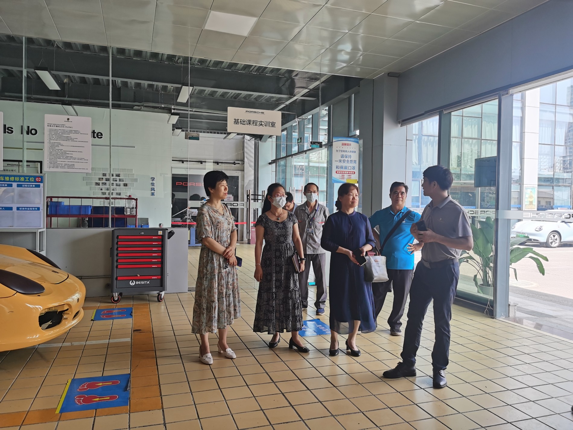 韦小延、伍美新副院长带队赴广西交通技师学院学习交流2.jpg 韦小延、伍美新副院长带队赴广西交通技师学院学习交流2.jpg