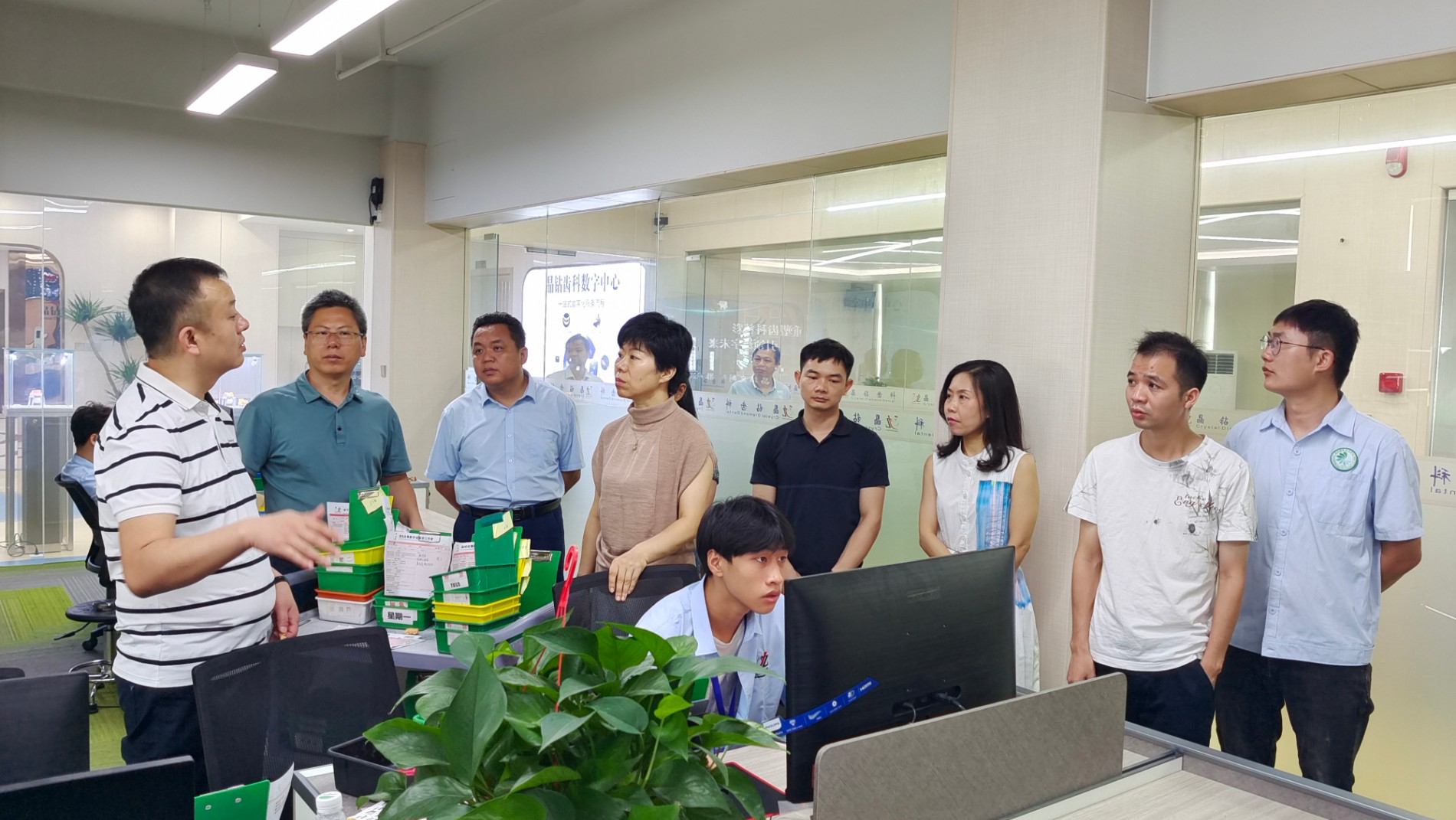 参观图片1.jpg 参观图片1.jpg