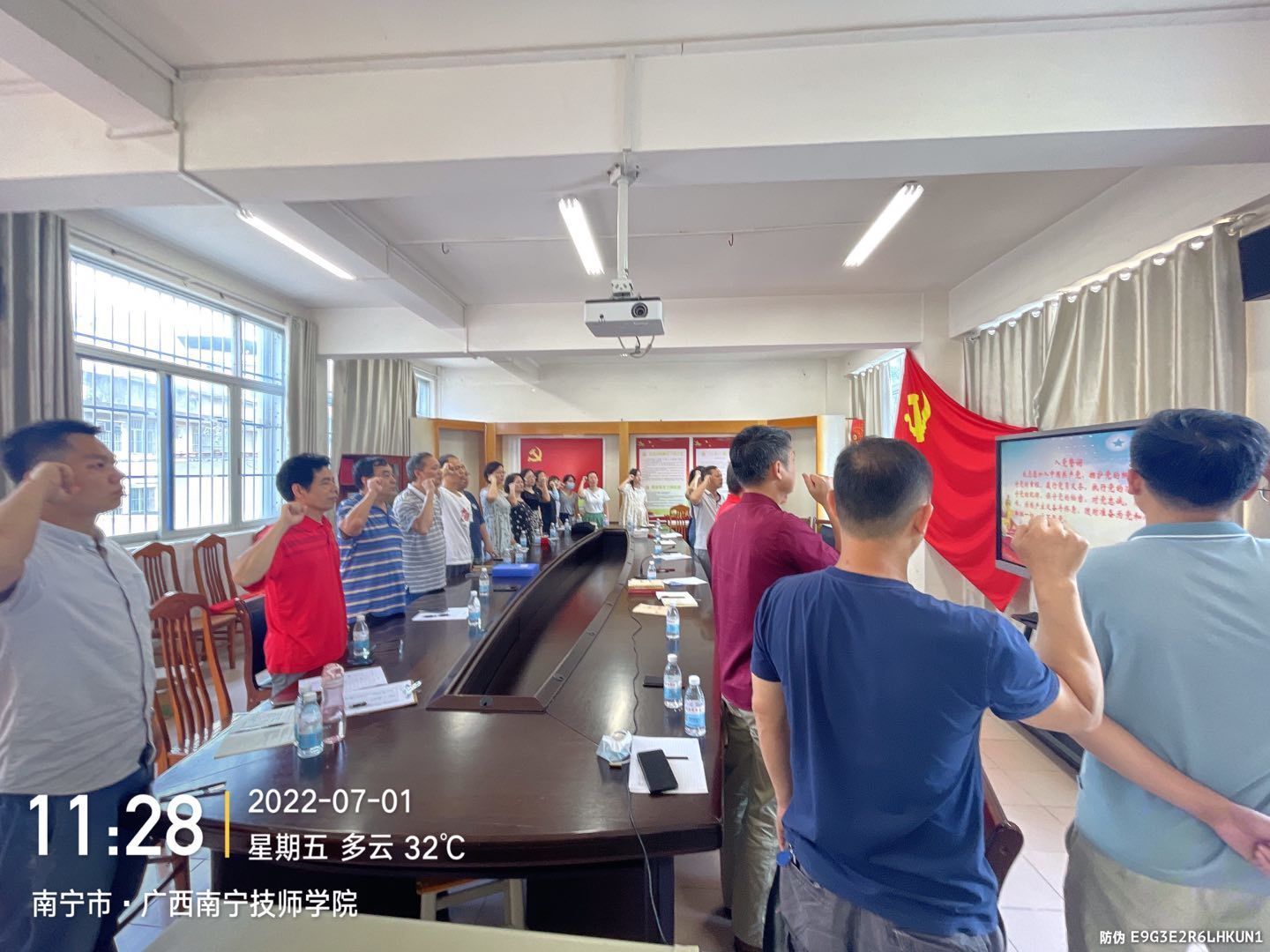 重温入党誓词.jpg 重温入党誓词.jpg