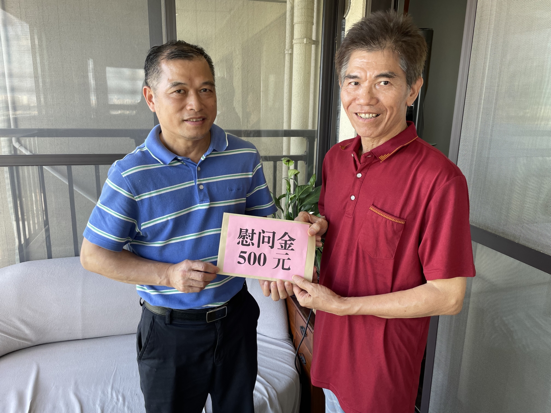 党委书记马德冠看望慰问刘明常老同志.png 党委书记马德冠看望慰问刘明常老同志.png