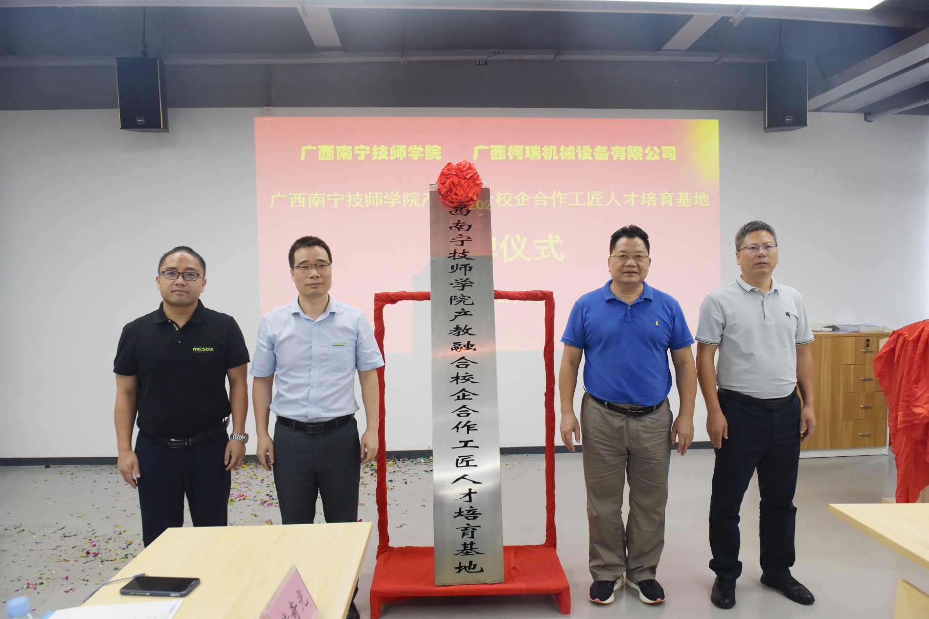 bf4c0875bb8920d46f8dc79363ea85d.jpg bf4c0875bb8920d46f8dc79363ea85d.jpg