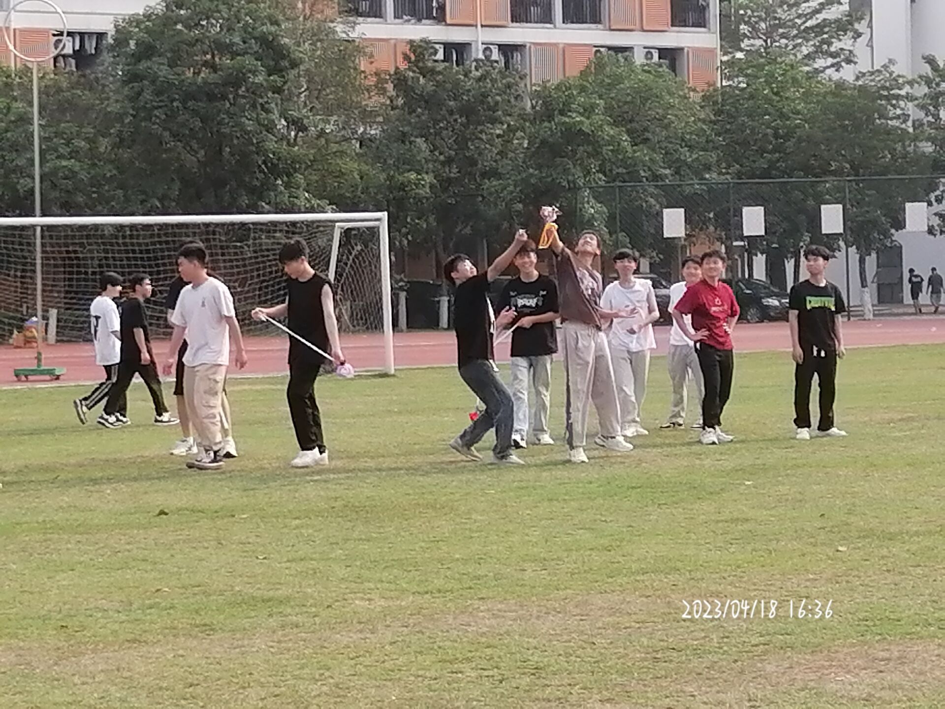 抛绣球1.jpg