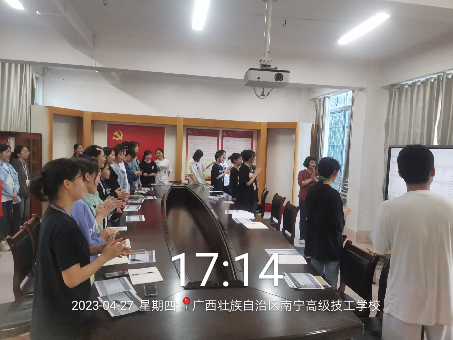 齐唱《爱我中华》.jpg