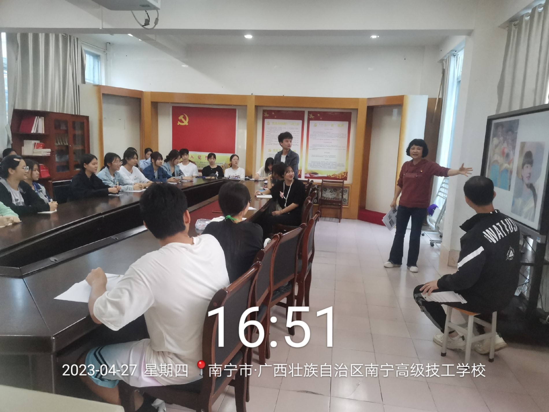 学生积极参与互动.jpg