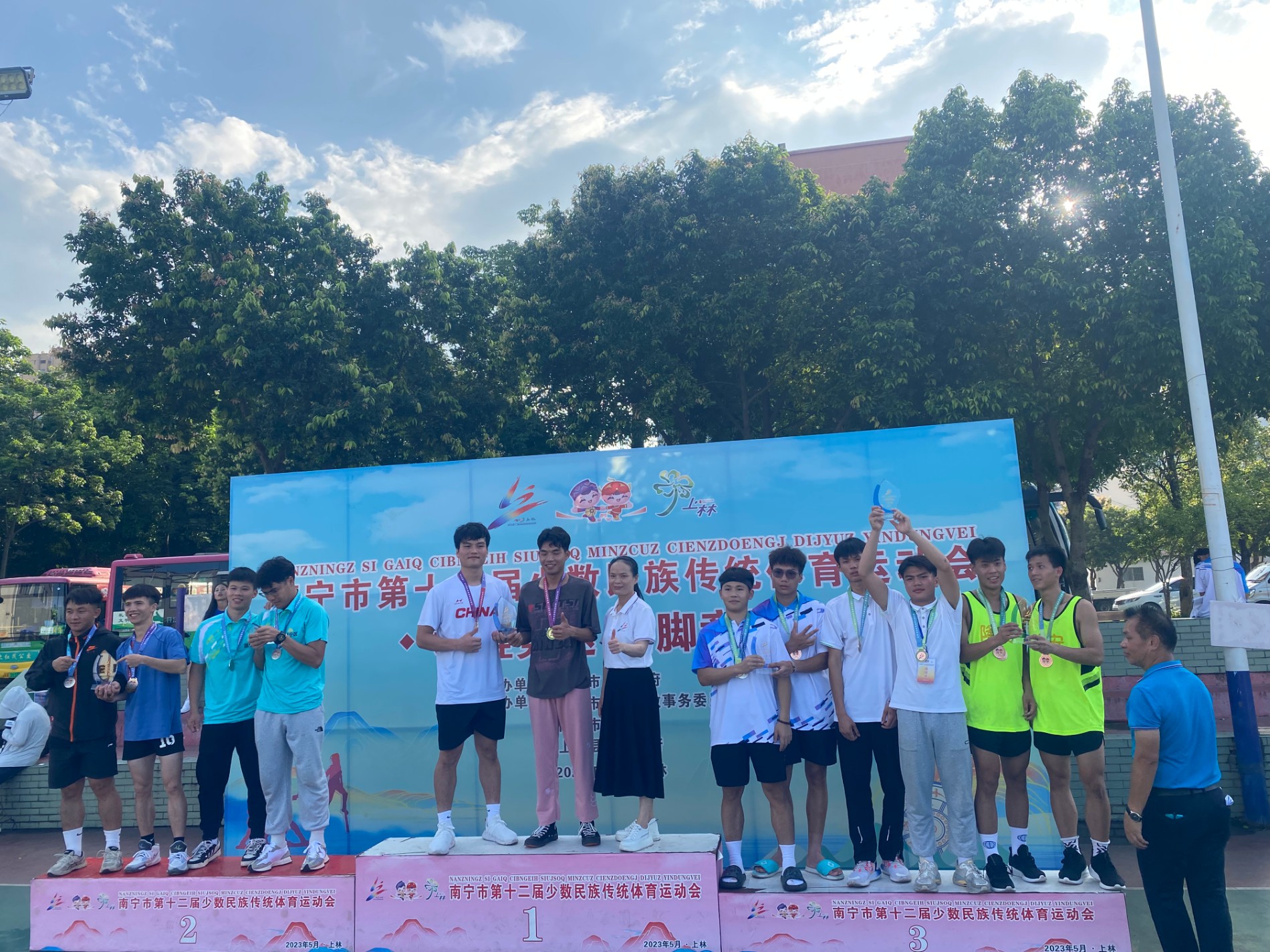 板鞋竞速银牌领奖.JPG