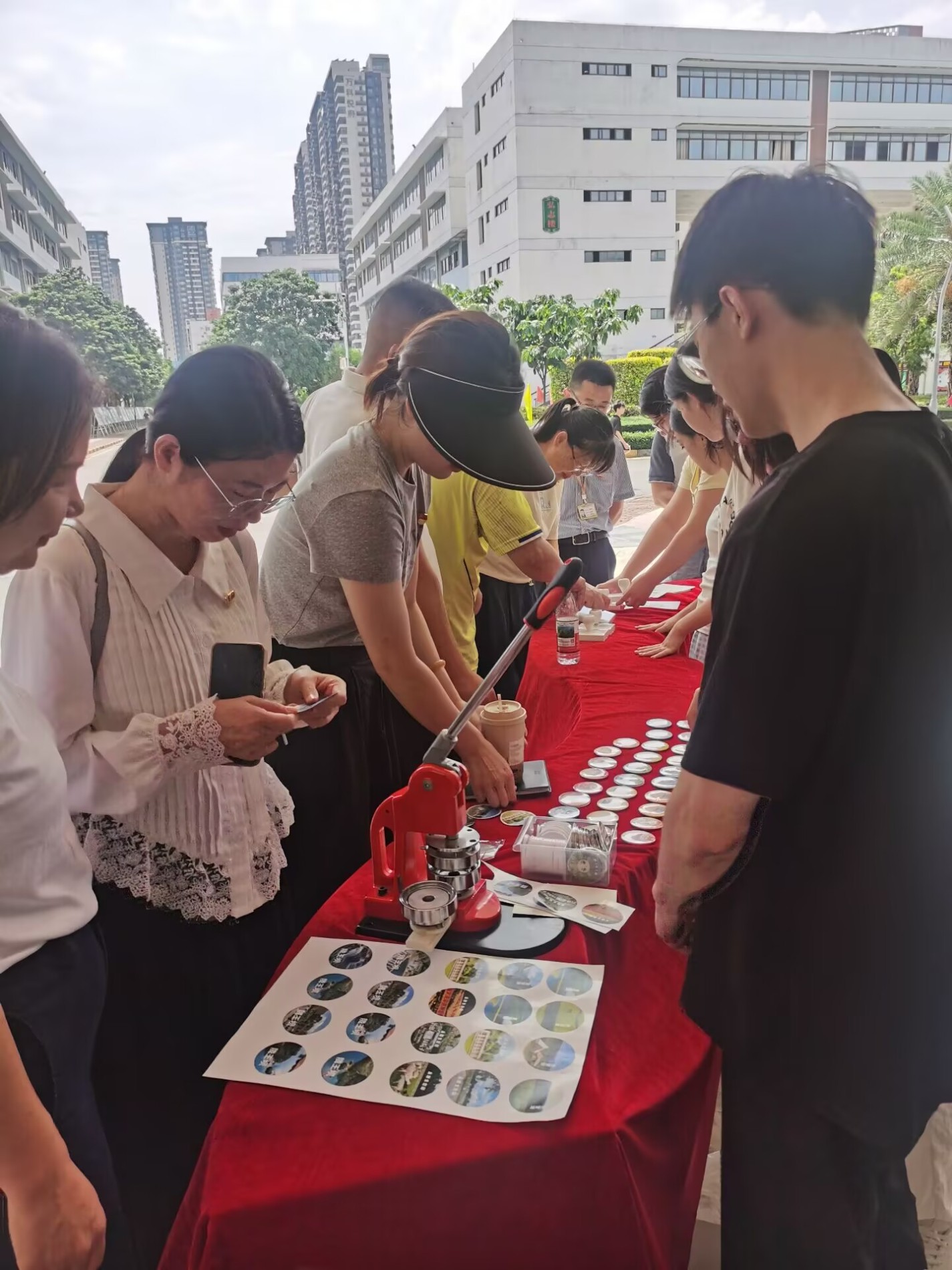 数字工程系党支部广告徽章设计展区.jpg