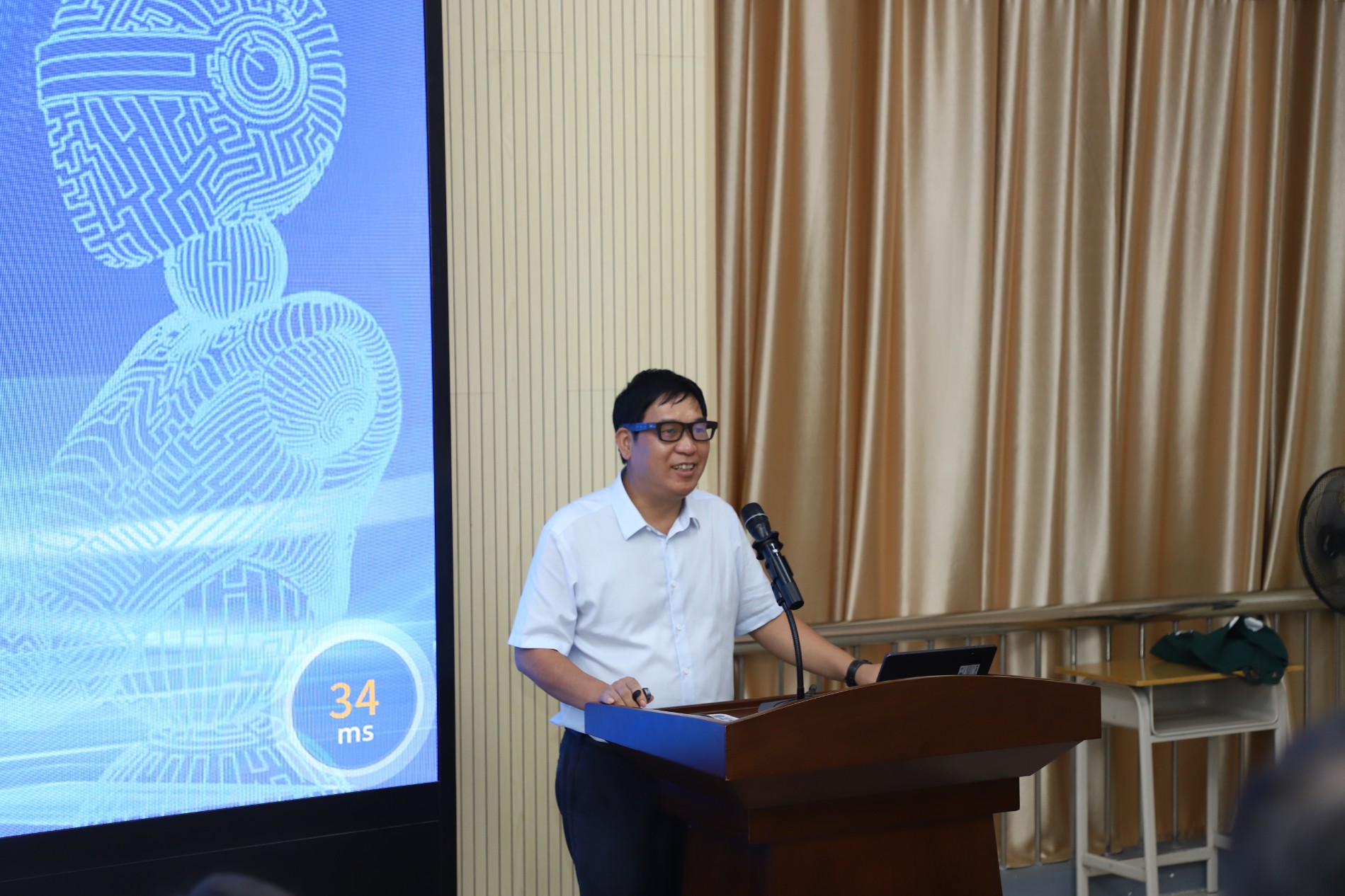 学院党委书记致辞.JPG