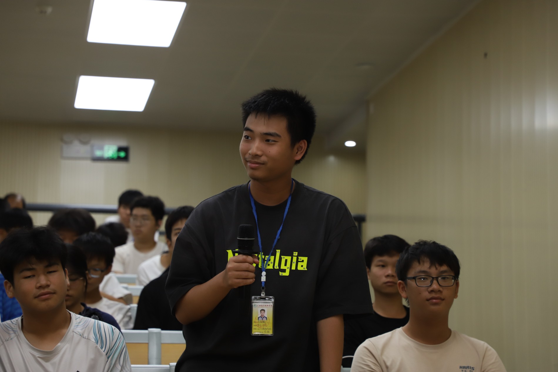 学生积极提问 (2).JPG