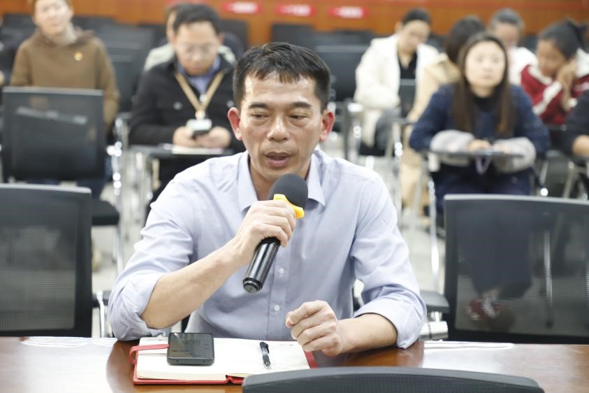 20251125党员充分发表意见1.jpg 20251125党员充分发表意见1.jpg